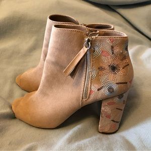 SO embroidered heeled boots